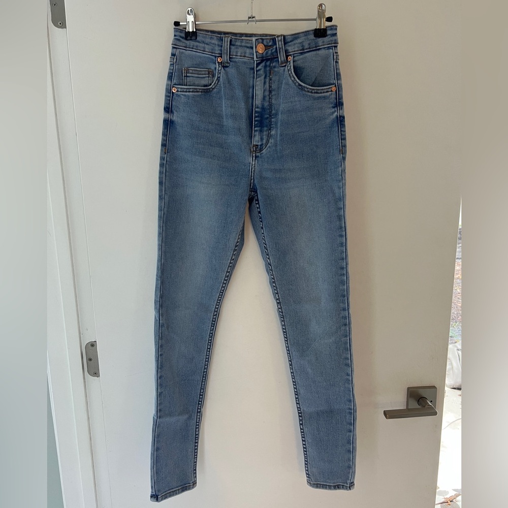 Bershka High Rise Blue Jeans with Classic Denim Style - Picture 4 of 5